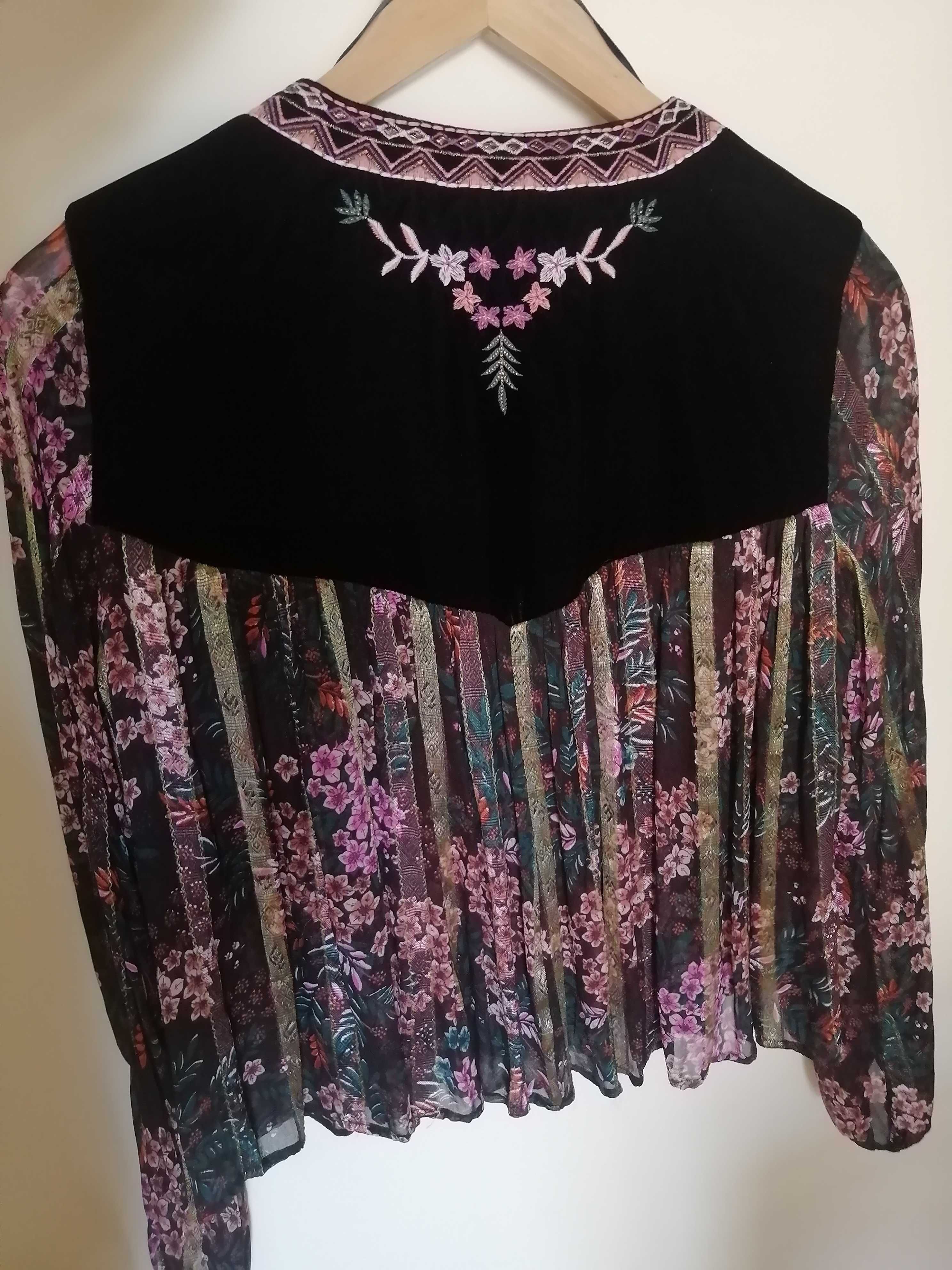 Jaqueta Bordada ZARA estilo boho tam M - Valor já com envio