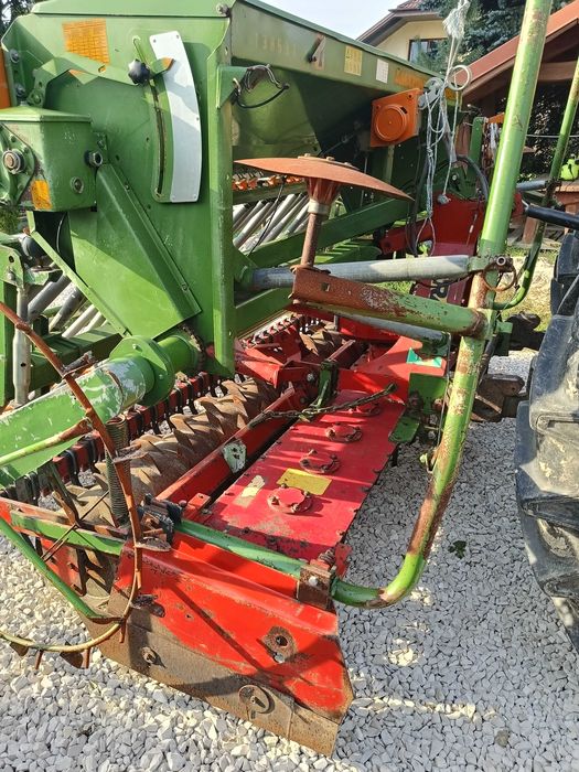 Agregat uprawowo siewny.