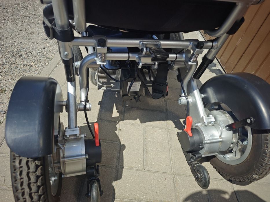 Wózek inwdalidzki elektryczny Freedomchair A08L