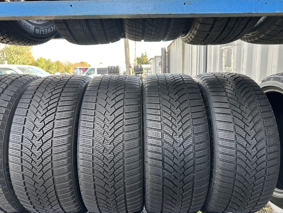 Шини б/у 235/40 R18 Semperit 4шт