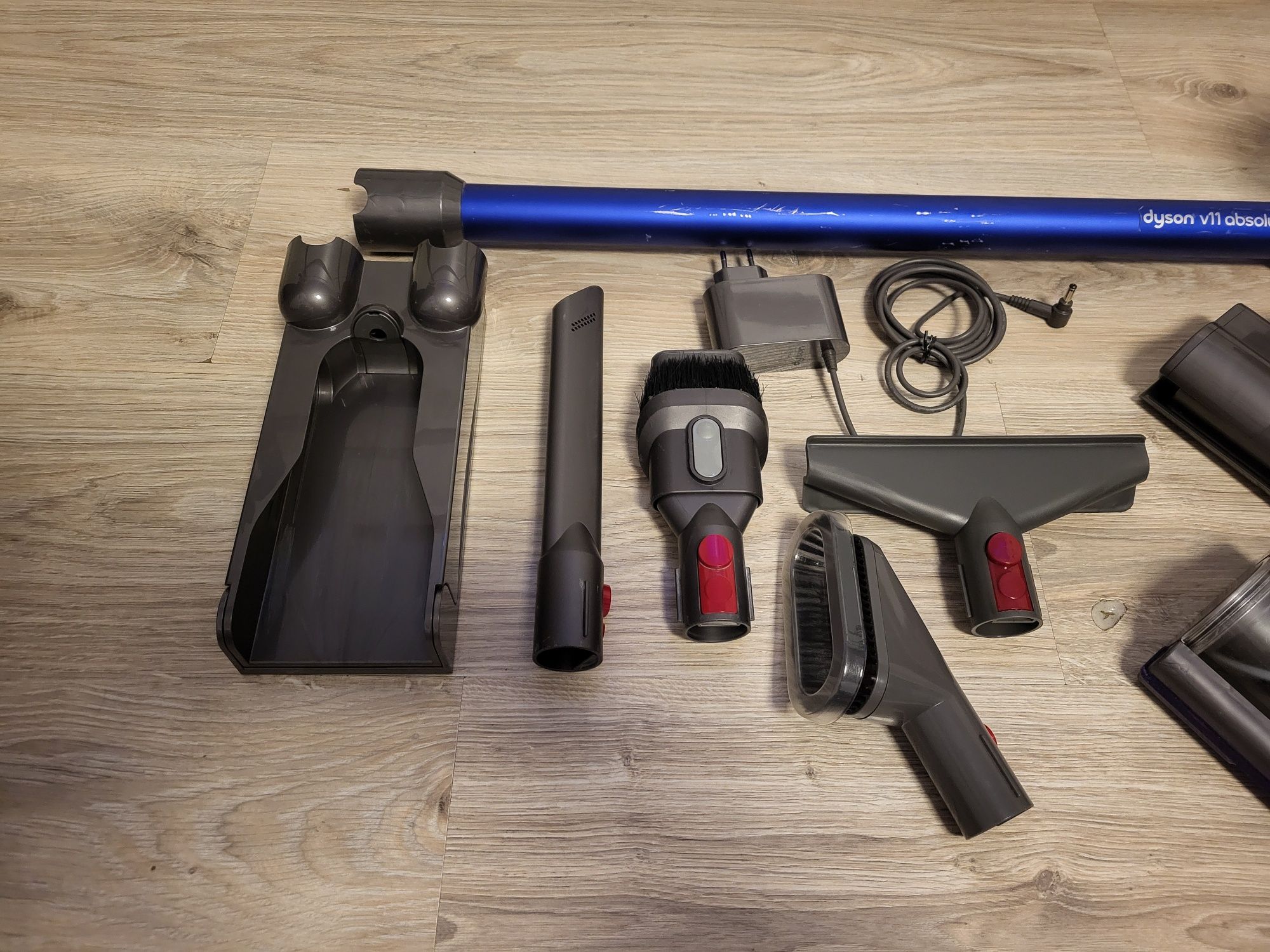 Odkurzacz Dyson V11 absolute bezprzewodowy pionowy ładny
