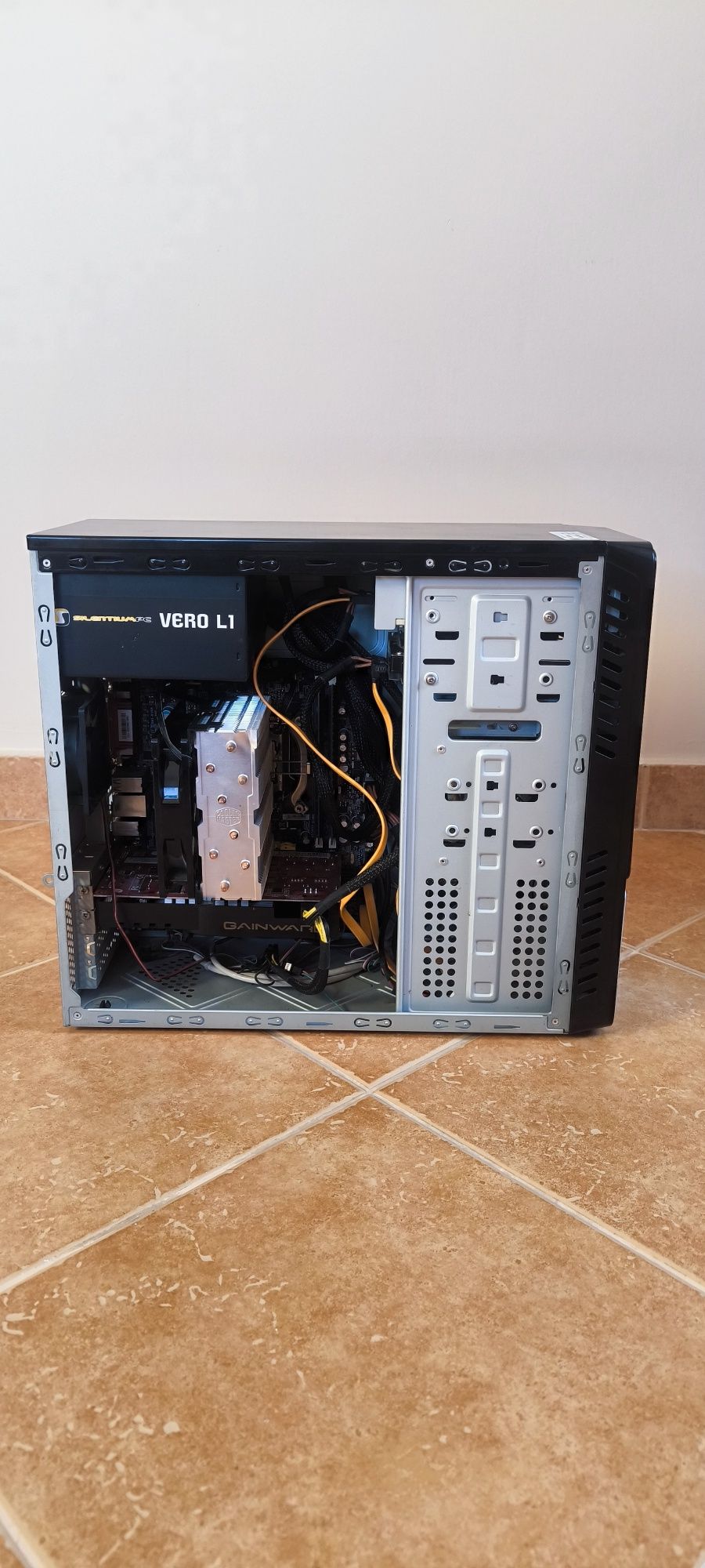 Komputer stacjonarny – i7, 8GB RAM, 1TB HDD