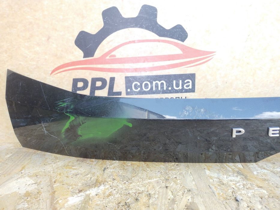 Peugeot 208 19- Накладка спойлер крышки багажника молдинг 9826944480