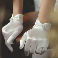 Женские атласные перчатки с жемчужиной