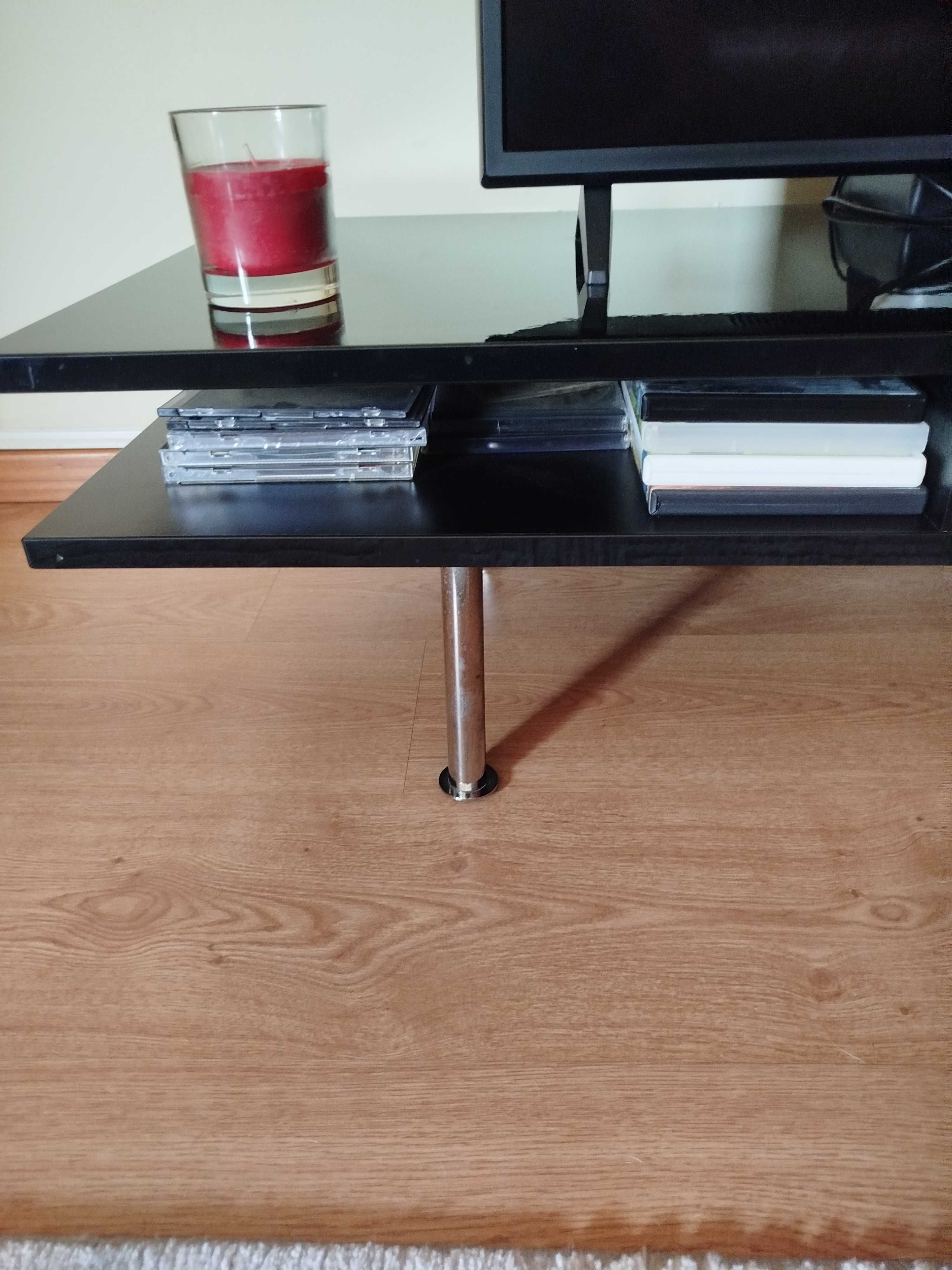 Vendo Móvel de TV preto com base em vidro
140x47x38