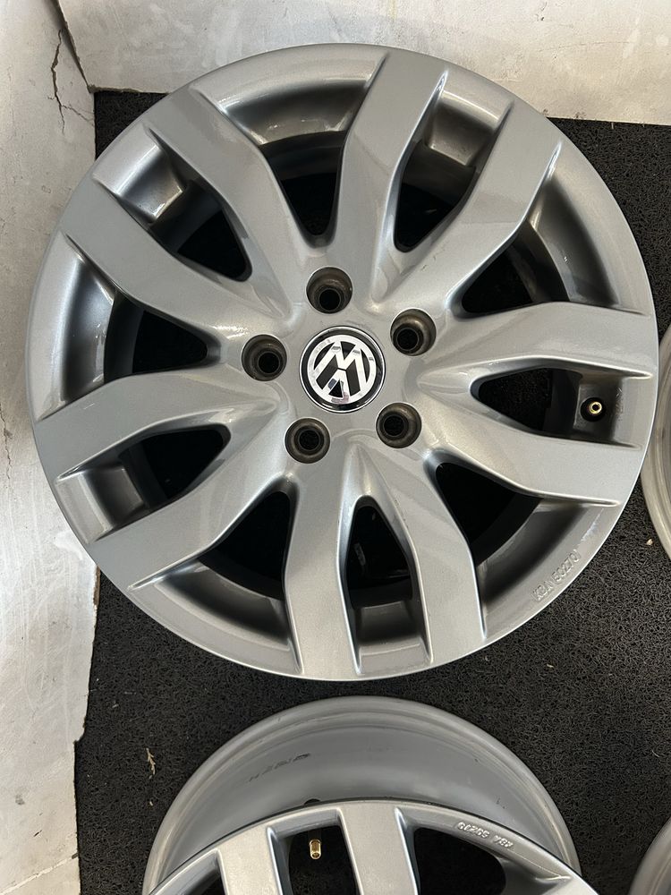 212 Felgi Aluminiowe VW volkswagen R 16 5x112 otwór 57,1 Bardzo Ładne
