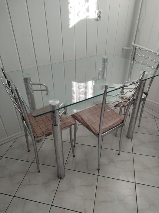 Stół do kuchni jadalni