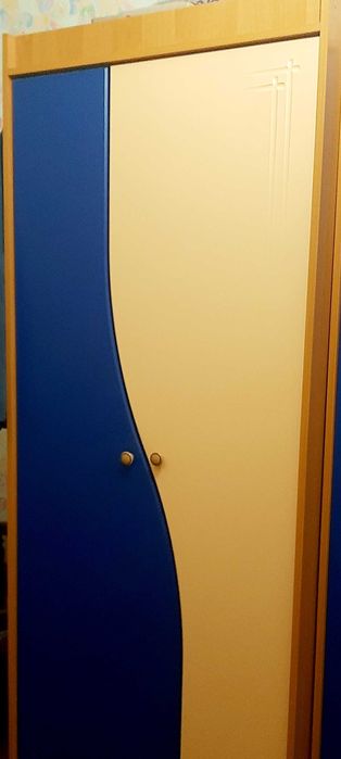 Шкаф плательный.