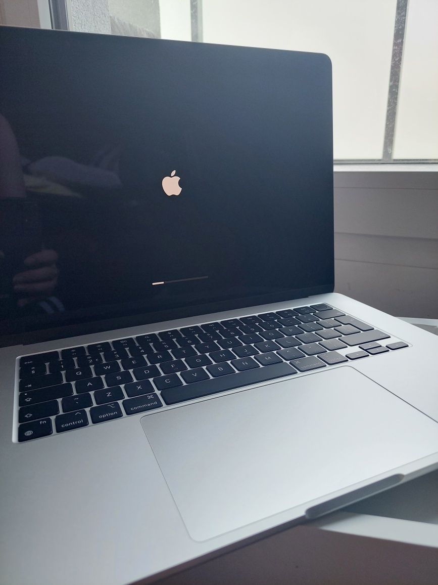 Macbook air Apple M3-chip 15-inch 8/256