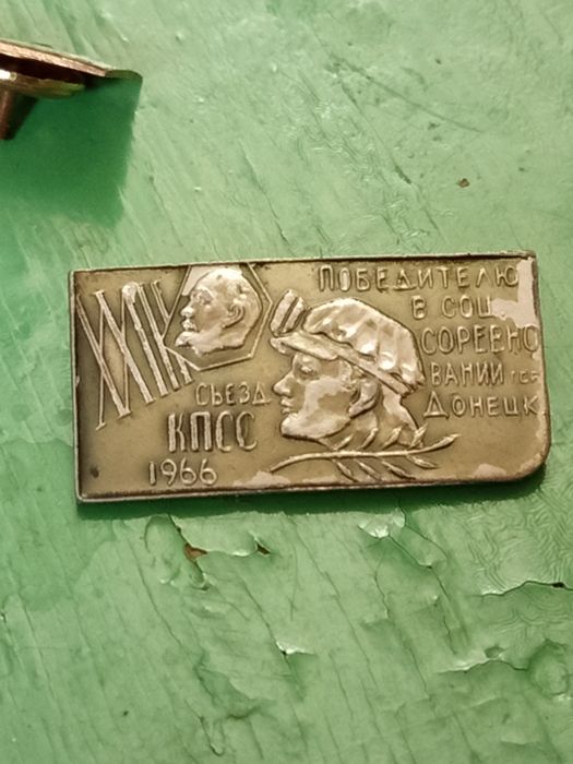 Продам значки на разные темы оптом и по штучно.