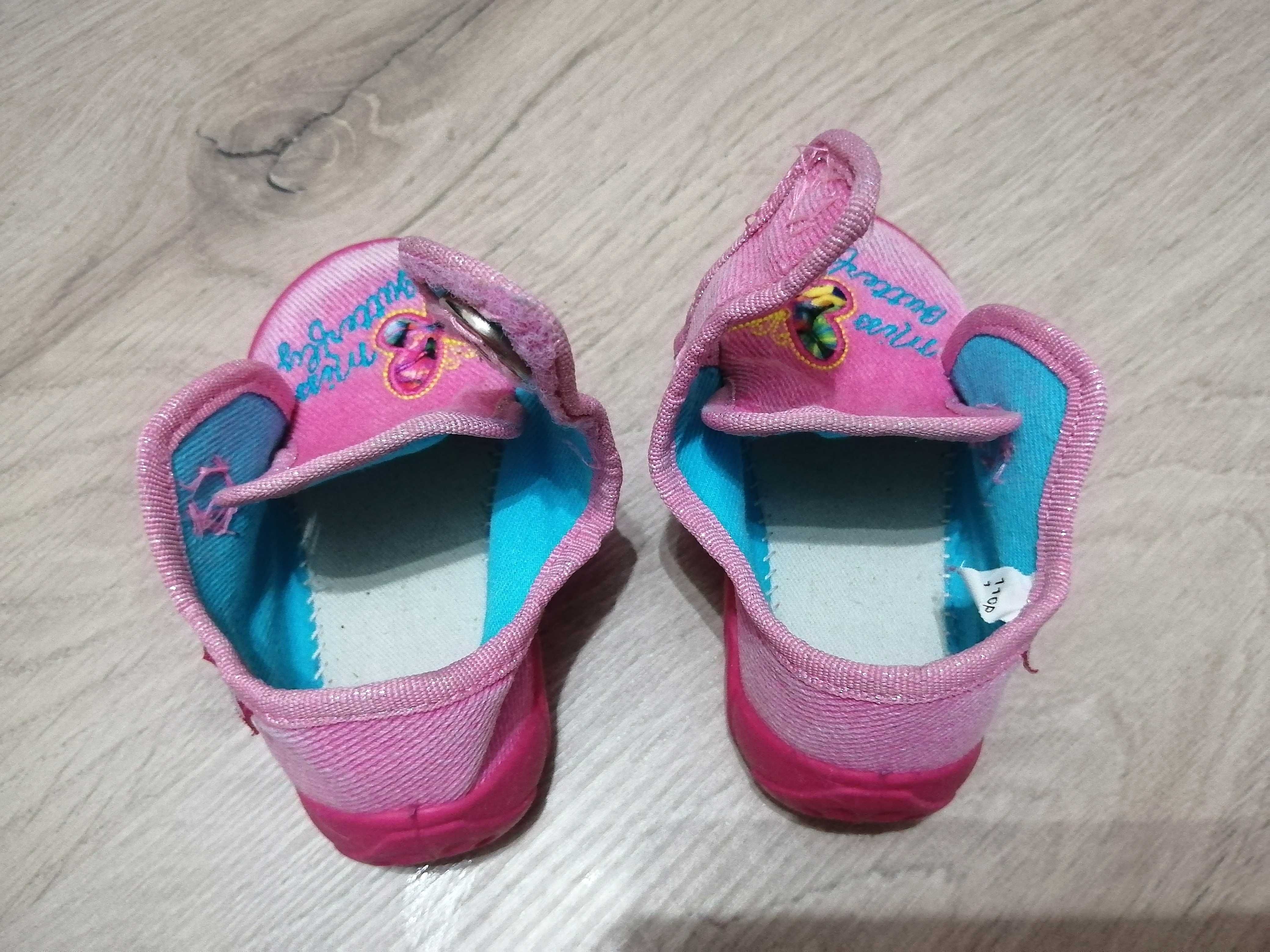 #6. Dziewczęce sandałki/ buty wsuwane r. 21