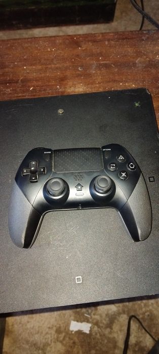 Playstation 4 com 1 comando e 1 jogo