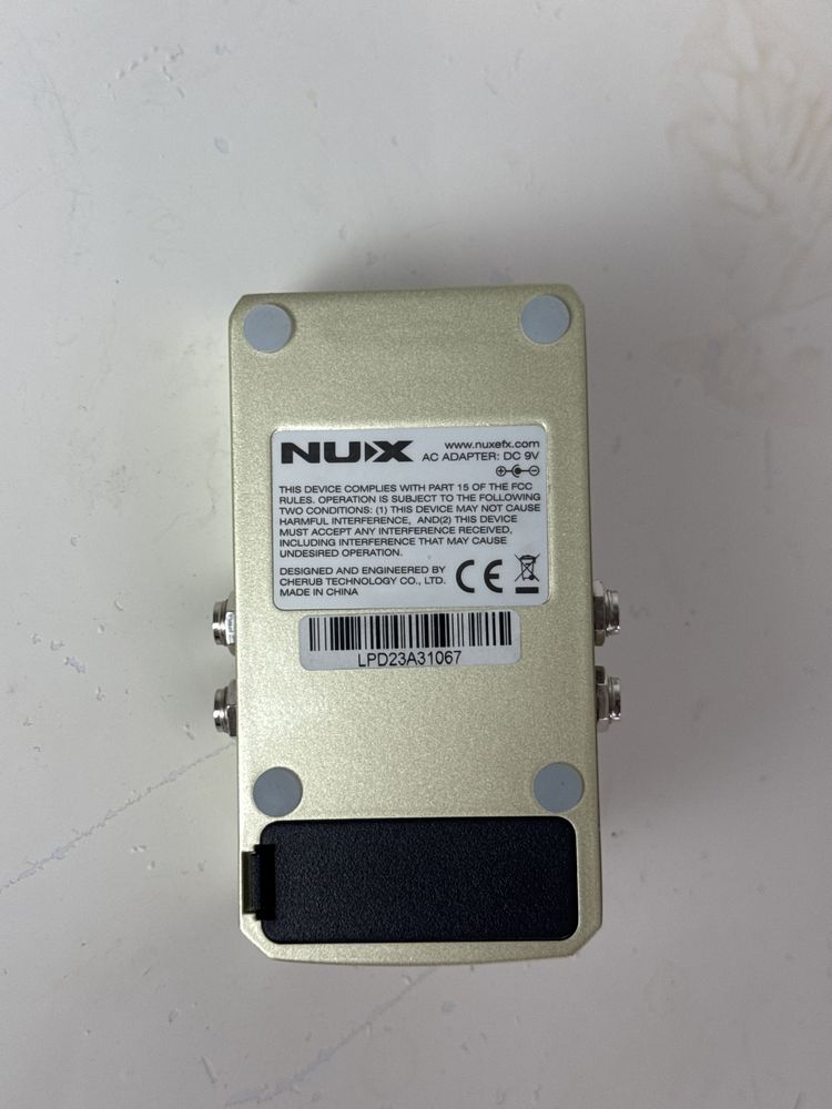 Pedal de efeito Nux Loop Core Deluxe avariado