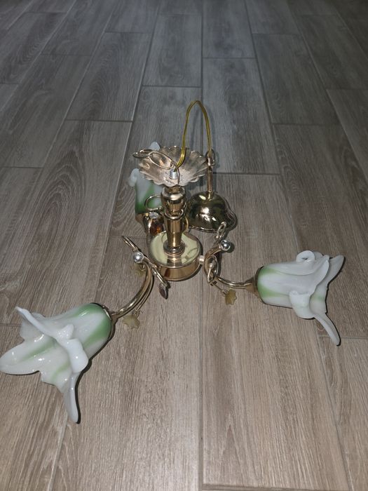 Люстри б/у є 5шт од.