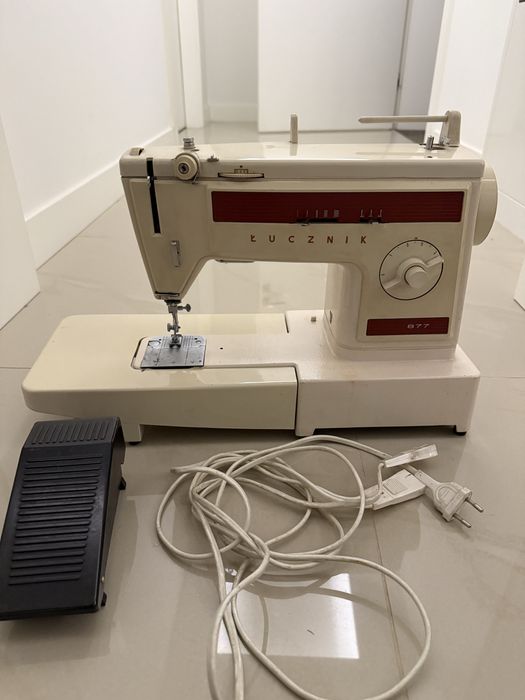Maszyna do szycia Łucznik 877 – sprawna, kompletna