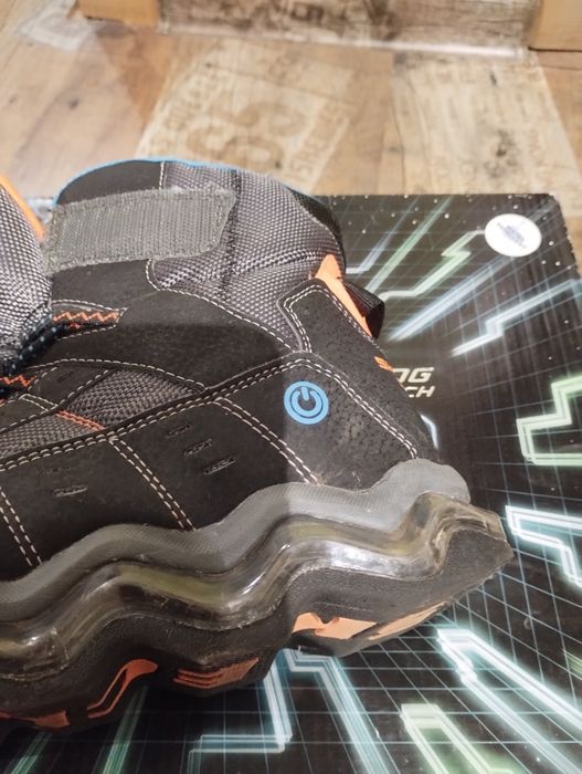 Дитячі демісезонні (зимові) черевики Skechers  в гарному стані