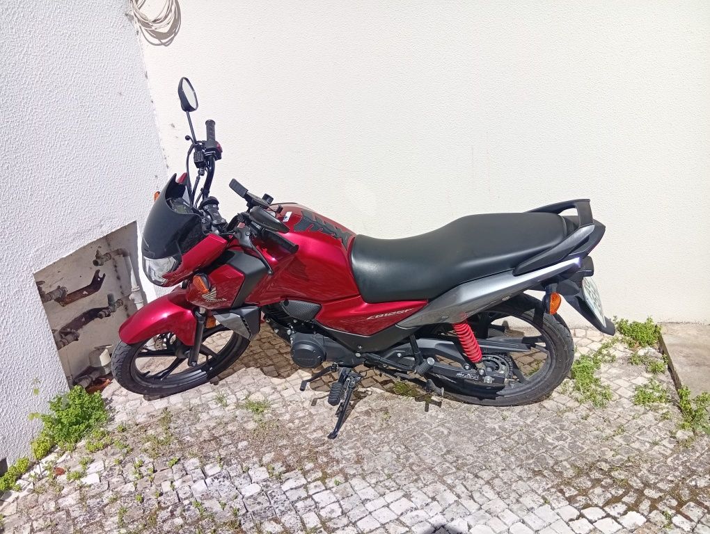 Honda CBF 125 Vermelha