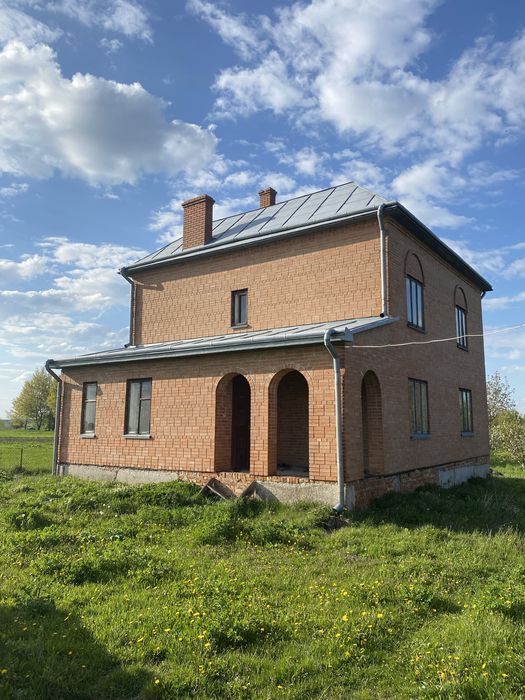 Продаю цегляний будинок