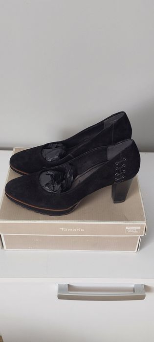 Skórzane buty na obcasie