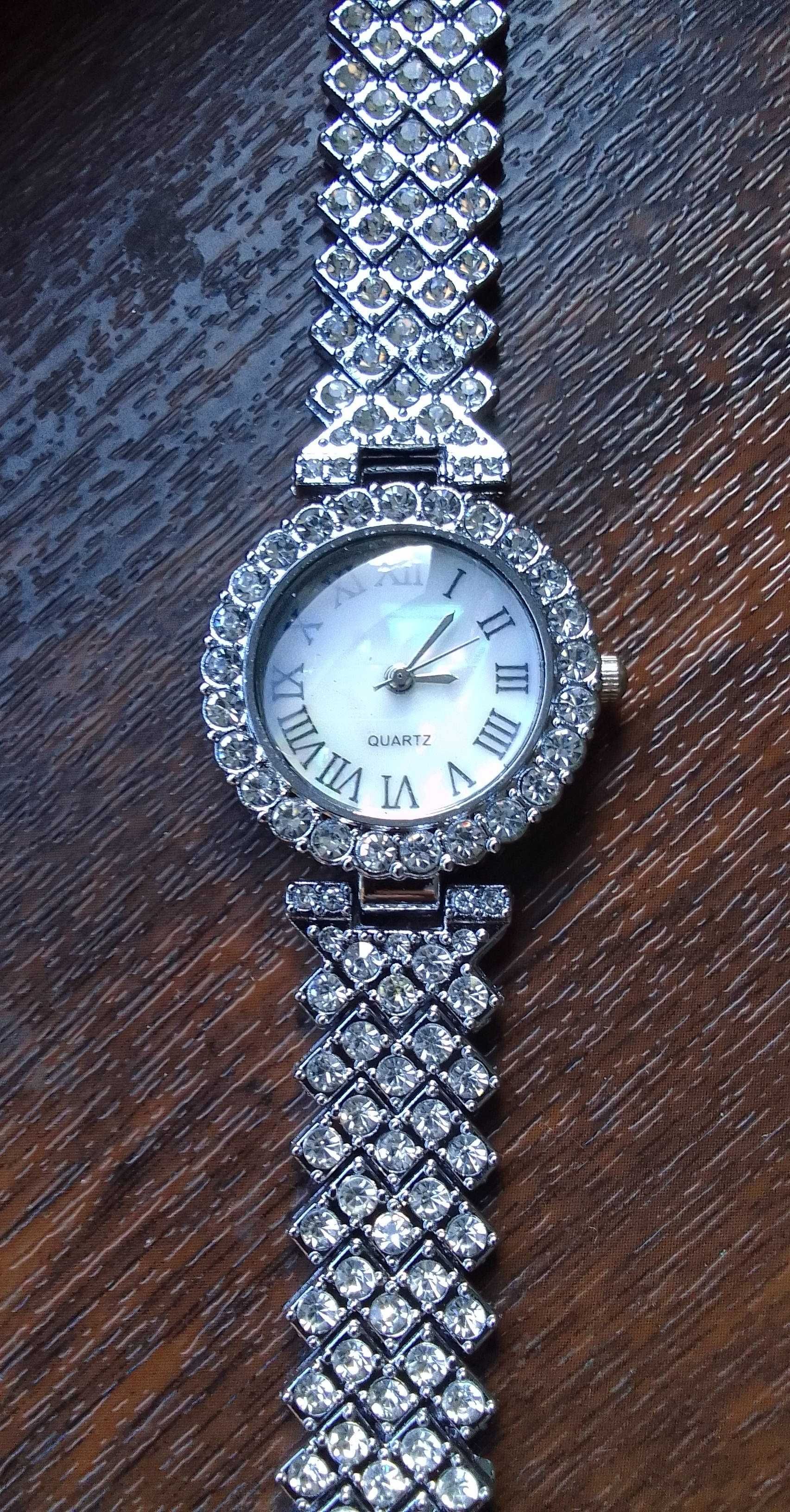 Damski zegarek Quartz srebrny klasyczny cyrkonie