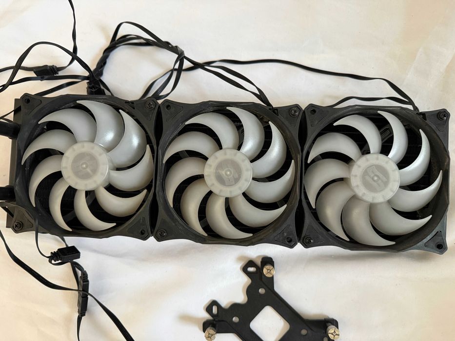 Chłodzenie procesora aktywne SilentiumPC Navis 360mm RGB Intel