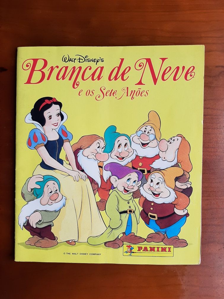 Caderneta de cromos Panini Branca de Neve e os Sete Anões incompleta