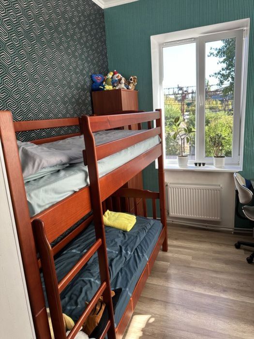 Продам трикімнатну квартиру на Миколаївці.