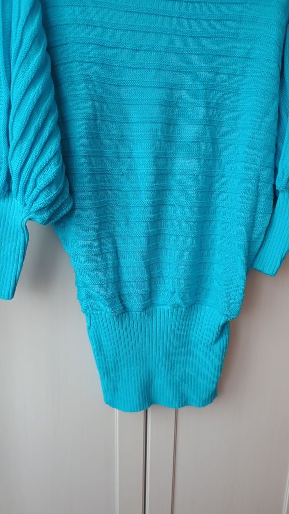 Sweter na jedno ramię turkusowy