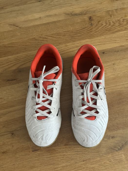 Buty pilkarskie halowe dziecięce Nike rozmiar 35