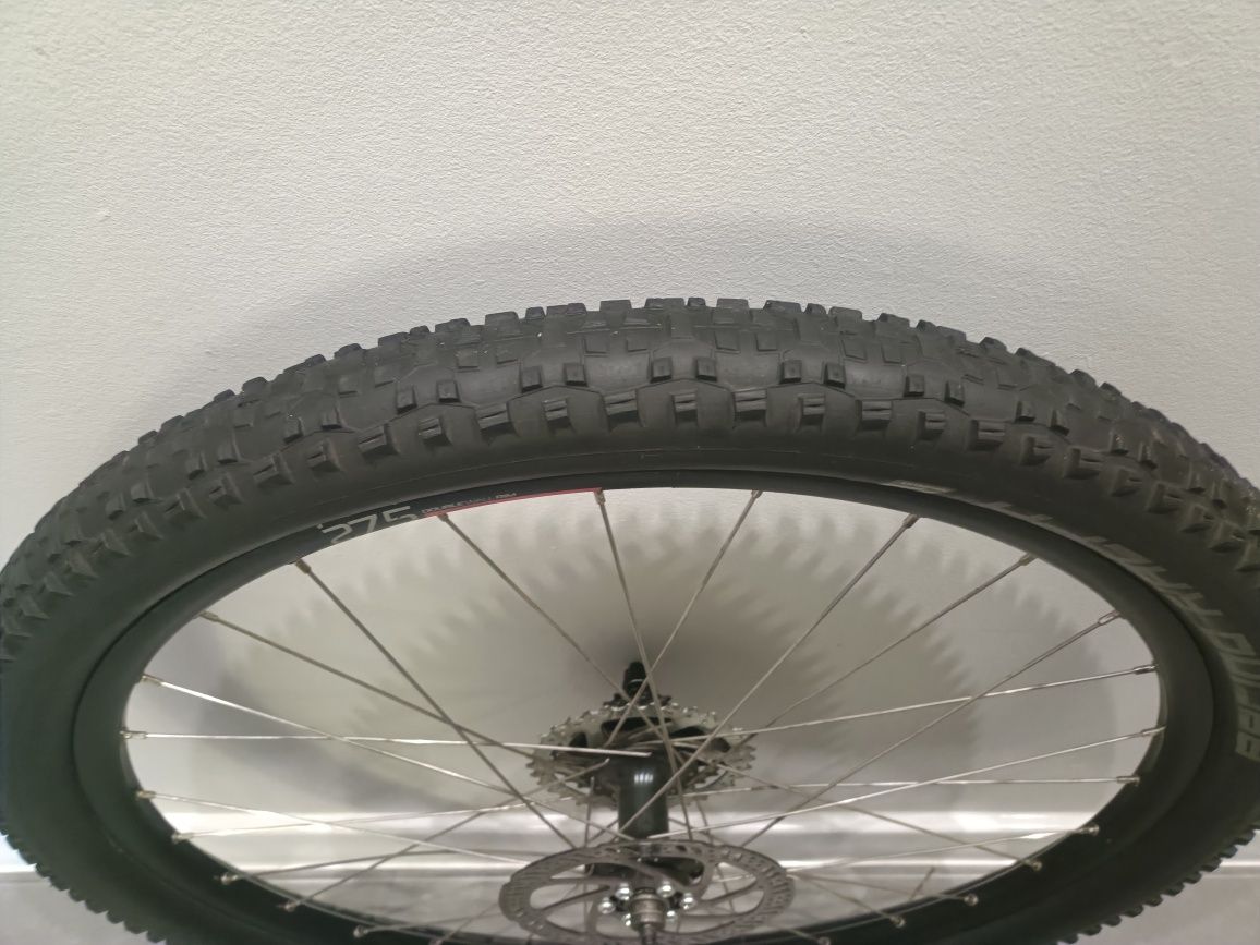 Koło tylne 27.5 z oponą schwalbe  i kasetą