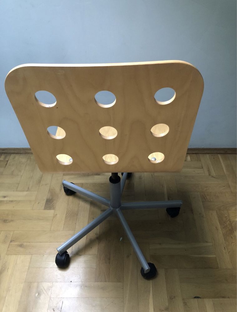 Krzeslo obrotowe Ikea do biurka - w kolorze drewna,
