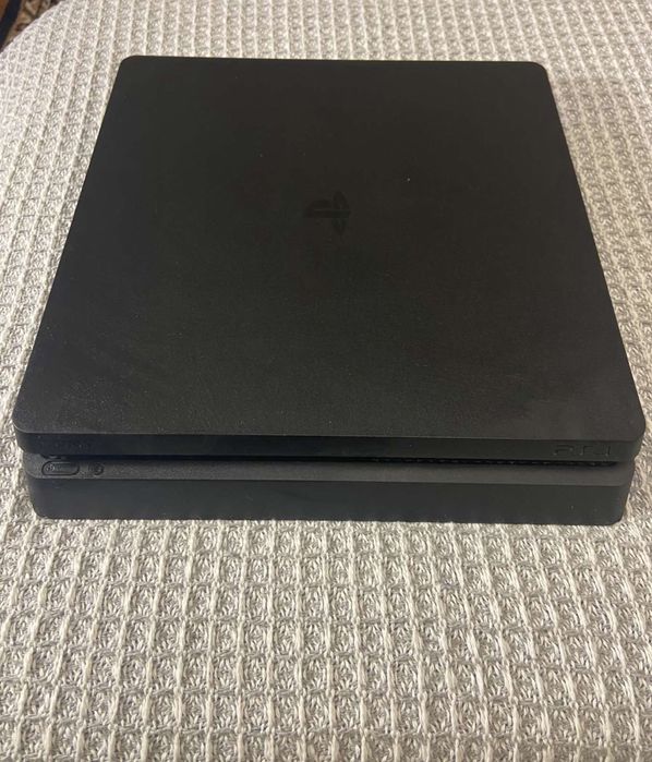 PlayStation 4 (1 ТБ) + 6 ігор + оригінальний джойстик