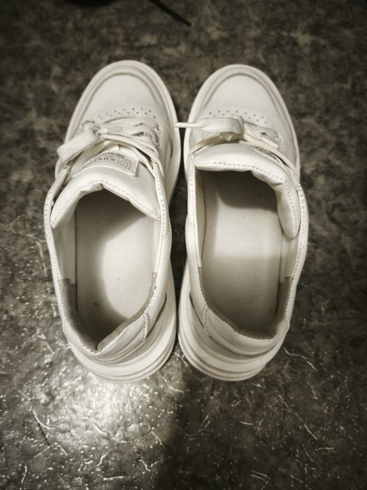 Кеди білі.        Натуральна шкіра