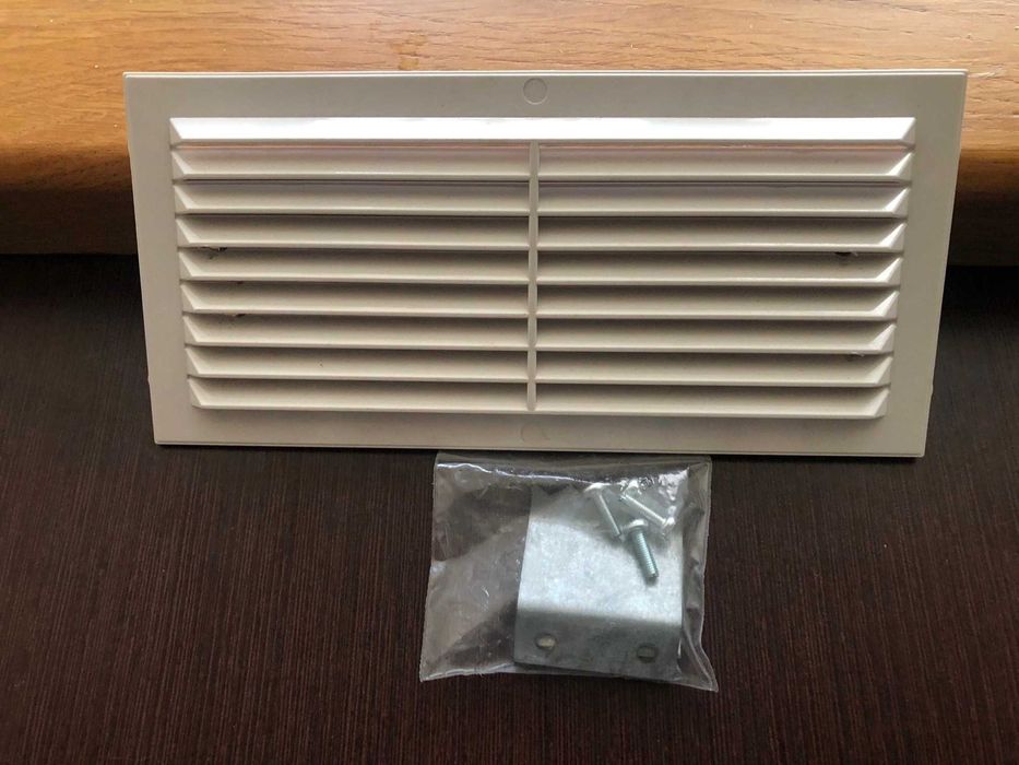 Пластиковая вентиляционная решетка