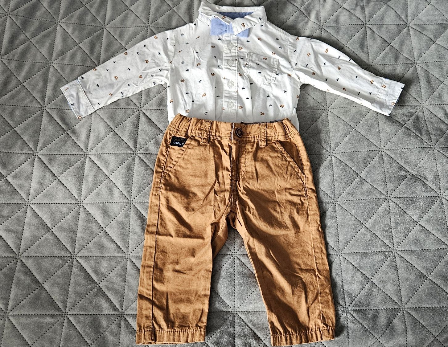 Komplet body koszulowe w samochody + spodnie Cool Club rozmiar 74 cm