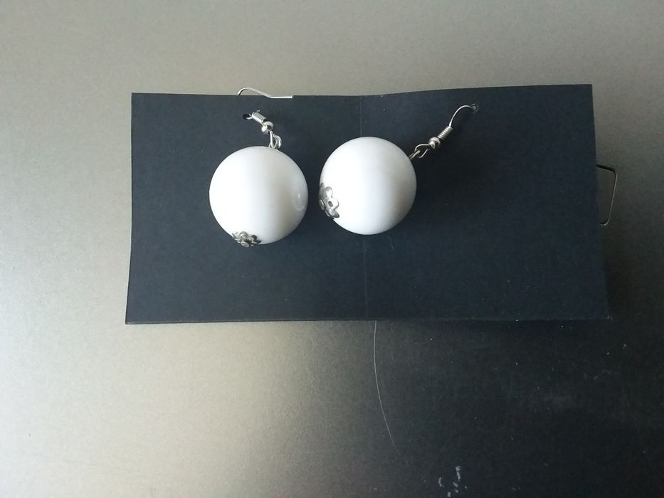 Brincos brancos, pendentes, vintage com 20mm de diâmetro