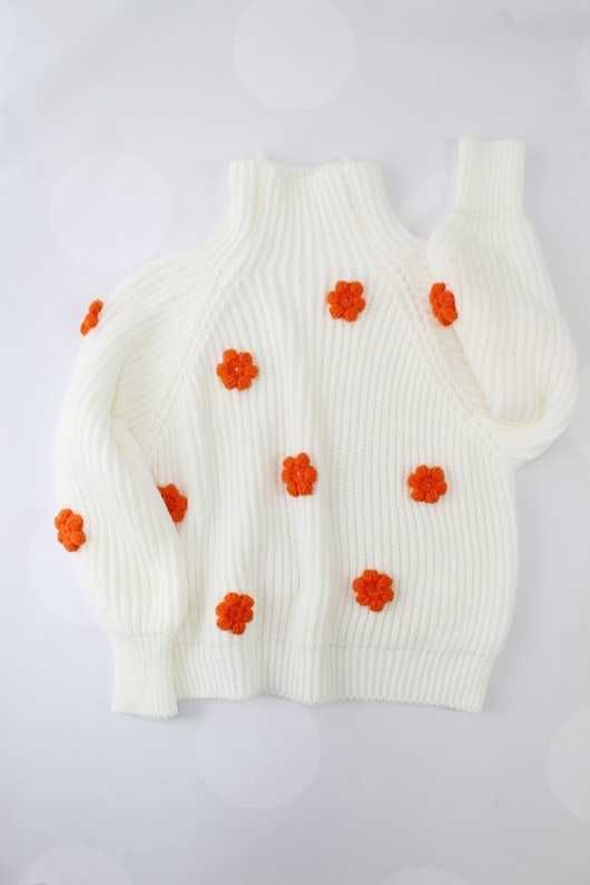 Sweter z ręcznie robionymi kwiatkami