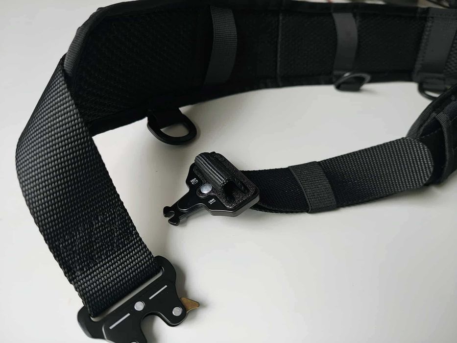 Pas taktyczny nylonowy z solidnym zatrzaskiem, montażem na pasku