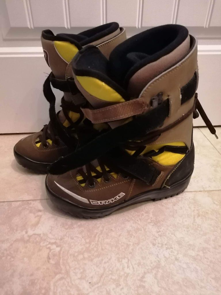 Buty snowboardowe 42 = brązowo-żółte