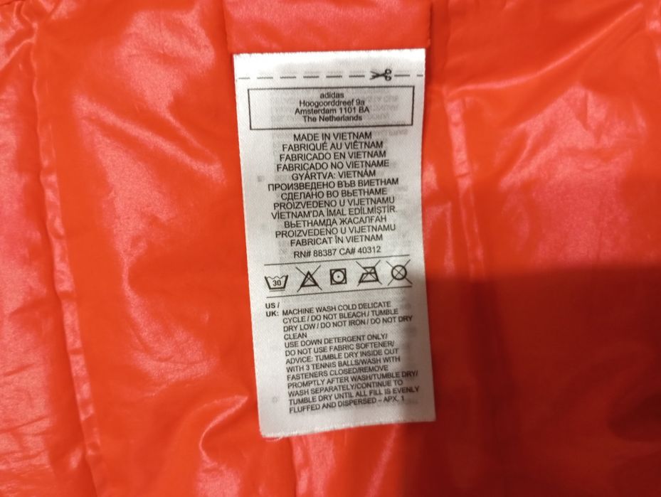 Продам пуховик Адідас