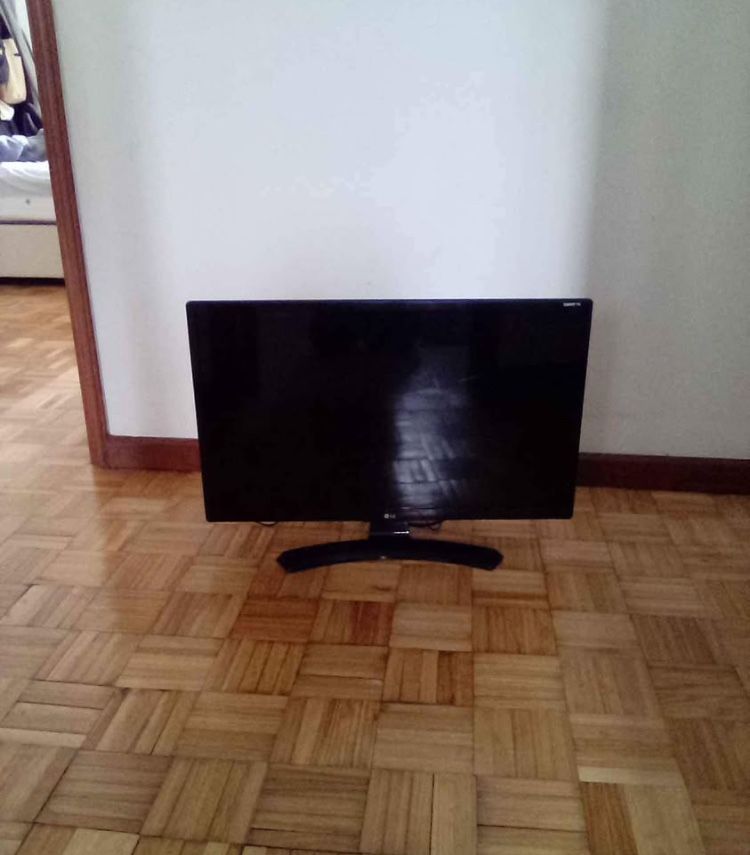 2 TV s para peças ou reparar