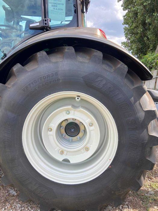 Трактор Valtra T235