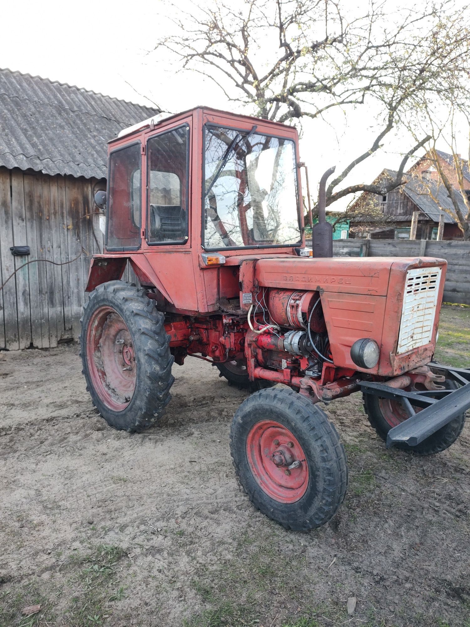 Продаєця домашній трактор Т-25.