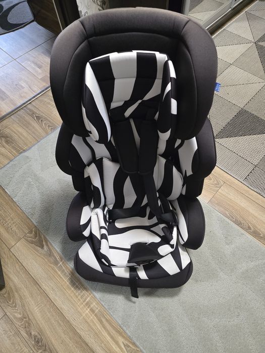 Дитяче атомобільне крісло