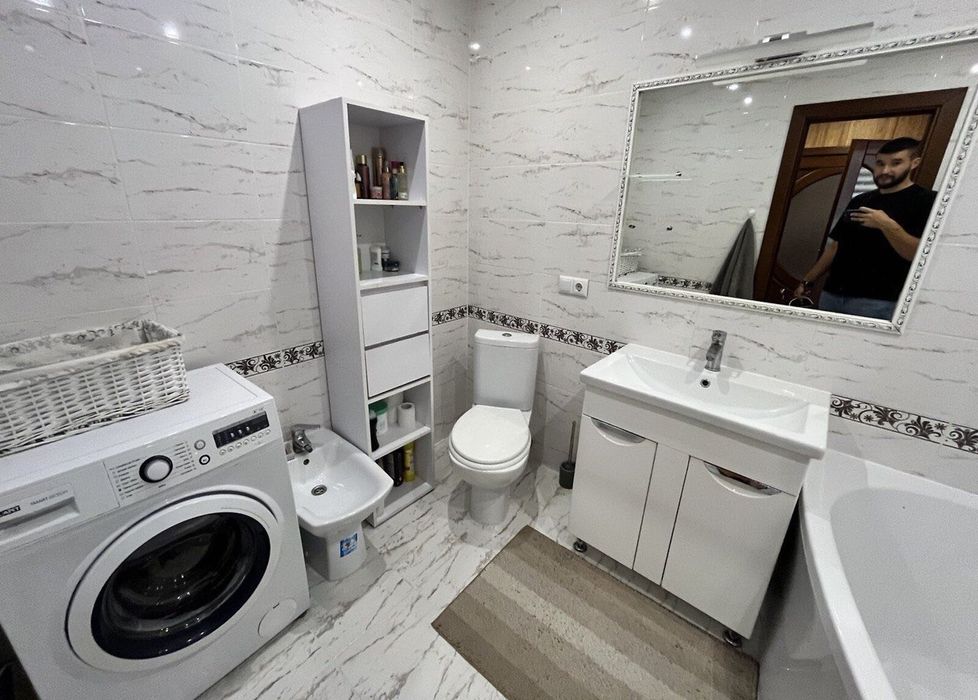 Оренда стильної трикімнатної квартири в Гречанах