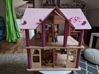 Domek dla lalek drewniany, z mebelkami i lalkam 40x50x55 wys.