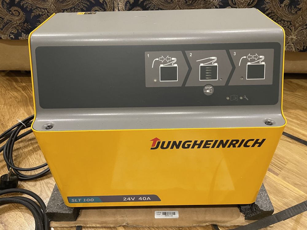 Зарядний пристрій Jungheinrich SLT 100