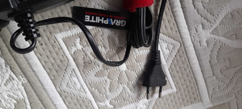 ładowarka do wkrętarki 14,4 V +dwa akumulatory