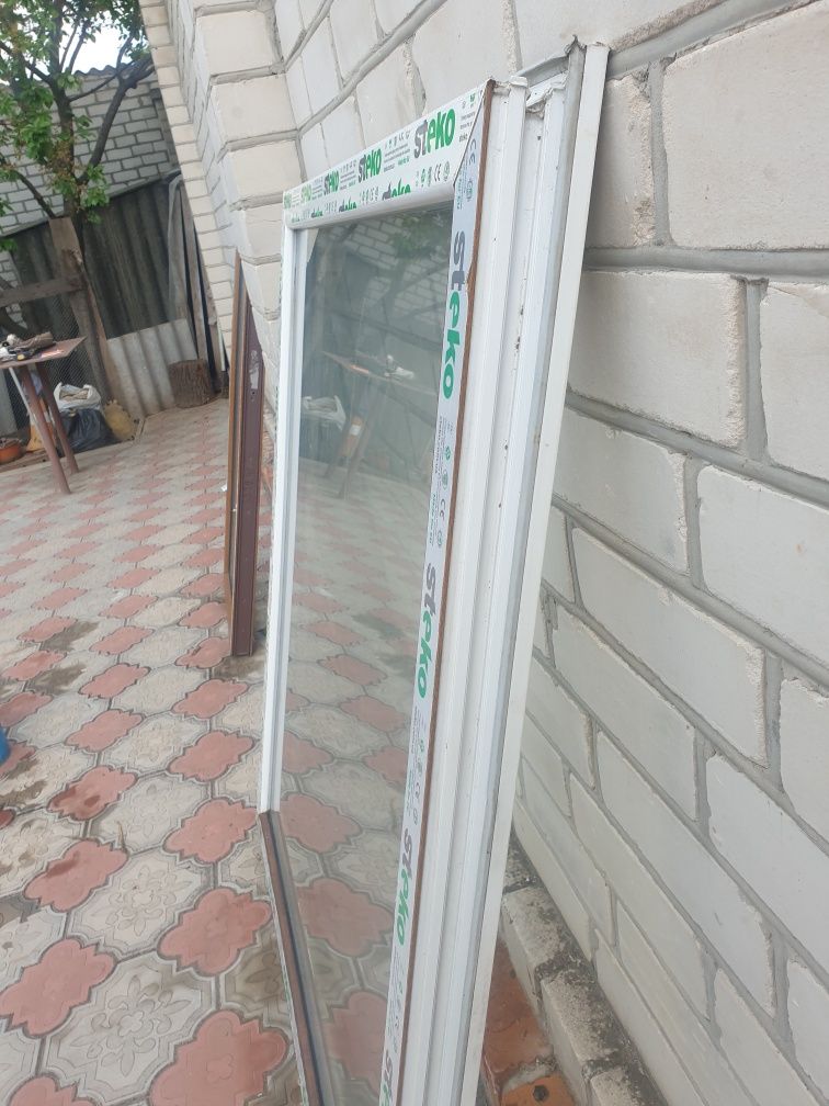 Продам два металлопластиковых окна для дач гаражей