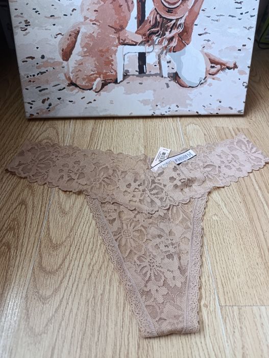 Елегантні мереживні трусики-танго Victoria's Secret, розмір XL.
Поринь